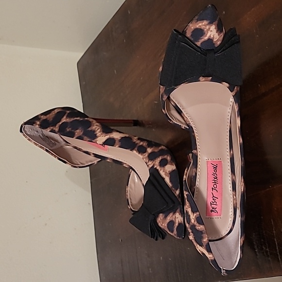 Betsey Johnson Stilettos, Animal Print, Metallic Heels w Bows - Picture 4 of 6